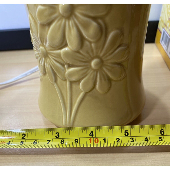 Vintage Great American Embossed Mustard Yellow Daisy Flower Electric Wax Warmer - Picture 9 of 12